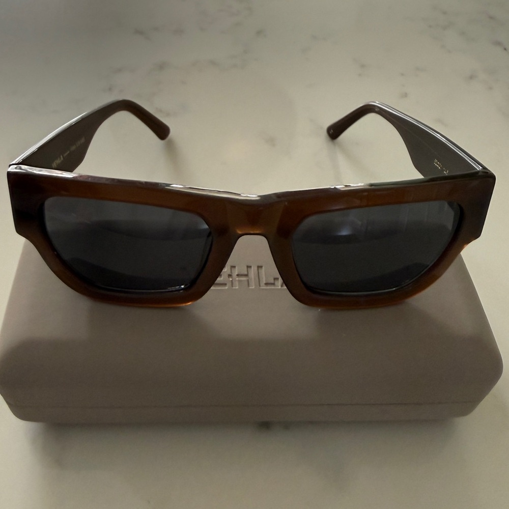 VEHLA Finn Sunglasses in Coco / Smoke